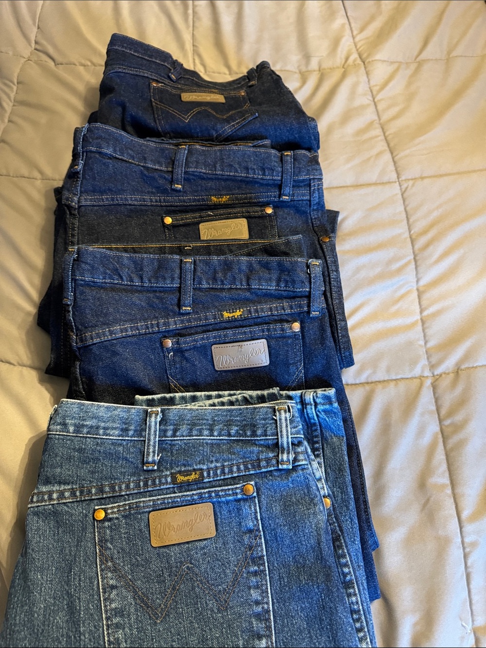 Wrangler boot cut jeans.  Lot in Multiple Blue Washes, 3 dark, 1 light. 48/32